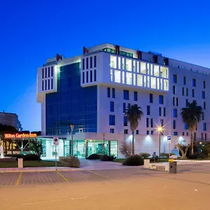 4* מלון Hilton Garden