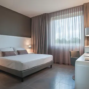 4* מלון 8piuhotel